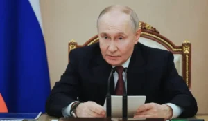 Economia della Russia in crisi: grafici Pil e raffinerie danneggiate da attacchi