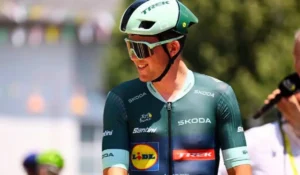 Paul Seixas in salita sull’Alpe d’Huez al Tour de France 2026