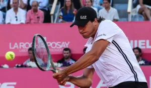 Darderi in azione sulla terra rossa dell’ATP Estoril