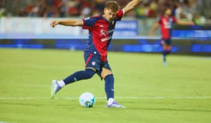 Adingra durante una partita con la maglia del Monaco