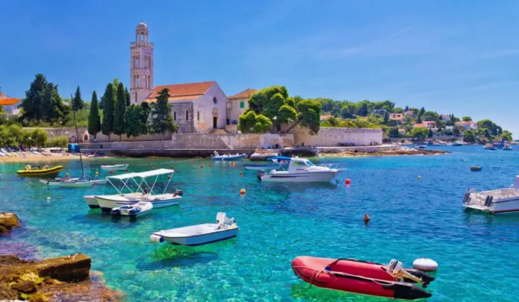 Lungomare e stabilimenti balneari in Croazia