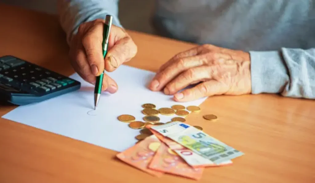 Tabella rivalutazione pensioni 2027 con stime aumenti per fascia di importo