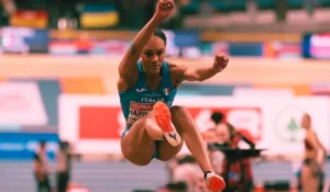 L'atleta azzurra Larissa Iapichino mentre esegue lo stacco nel salto in lungo